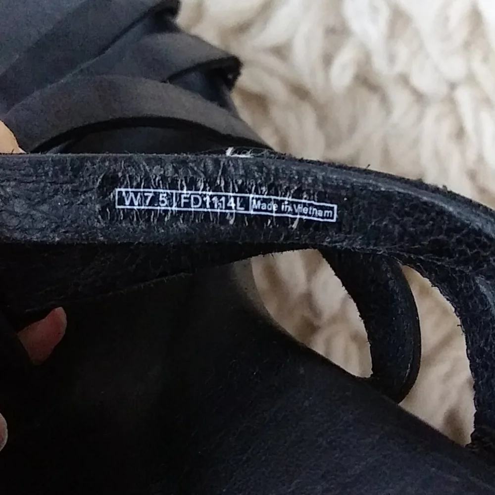 Black Women's UGG Strappy Slip-On Sandals